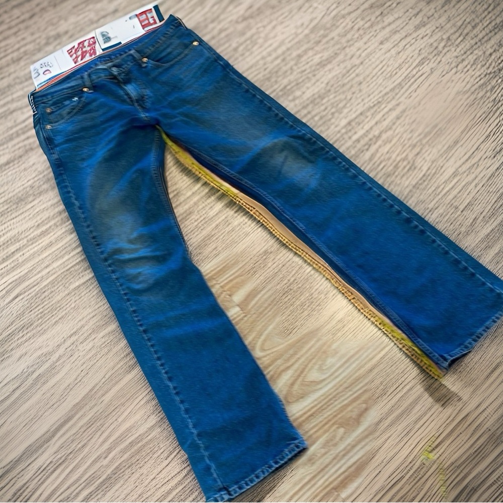 ❤️5 for $25❤️ - Levi’s 527 - 32x36 - need a repair otherwise excellent condition